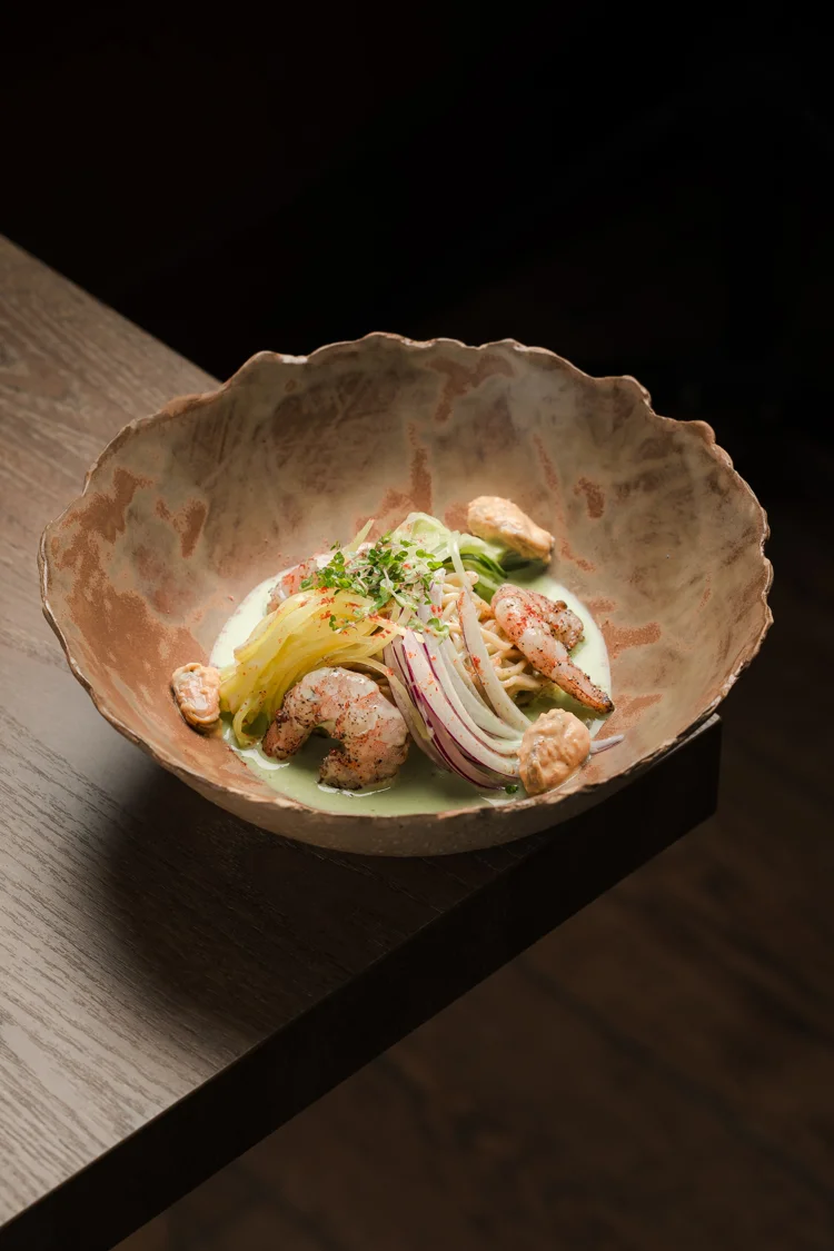 Pasta con camarones y salsa verde