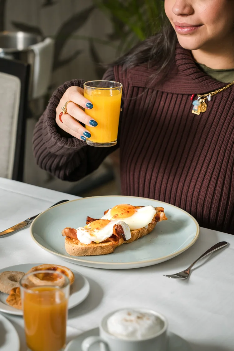 Desayuno con zumo de naranja